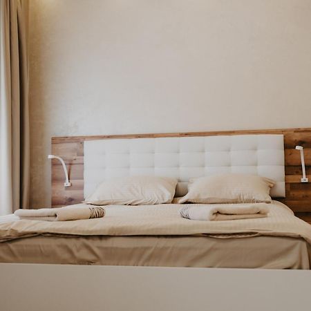 Prenociste Park Bed & Breakfast Modrica Bagian luar foto