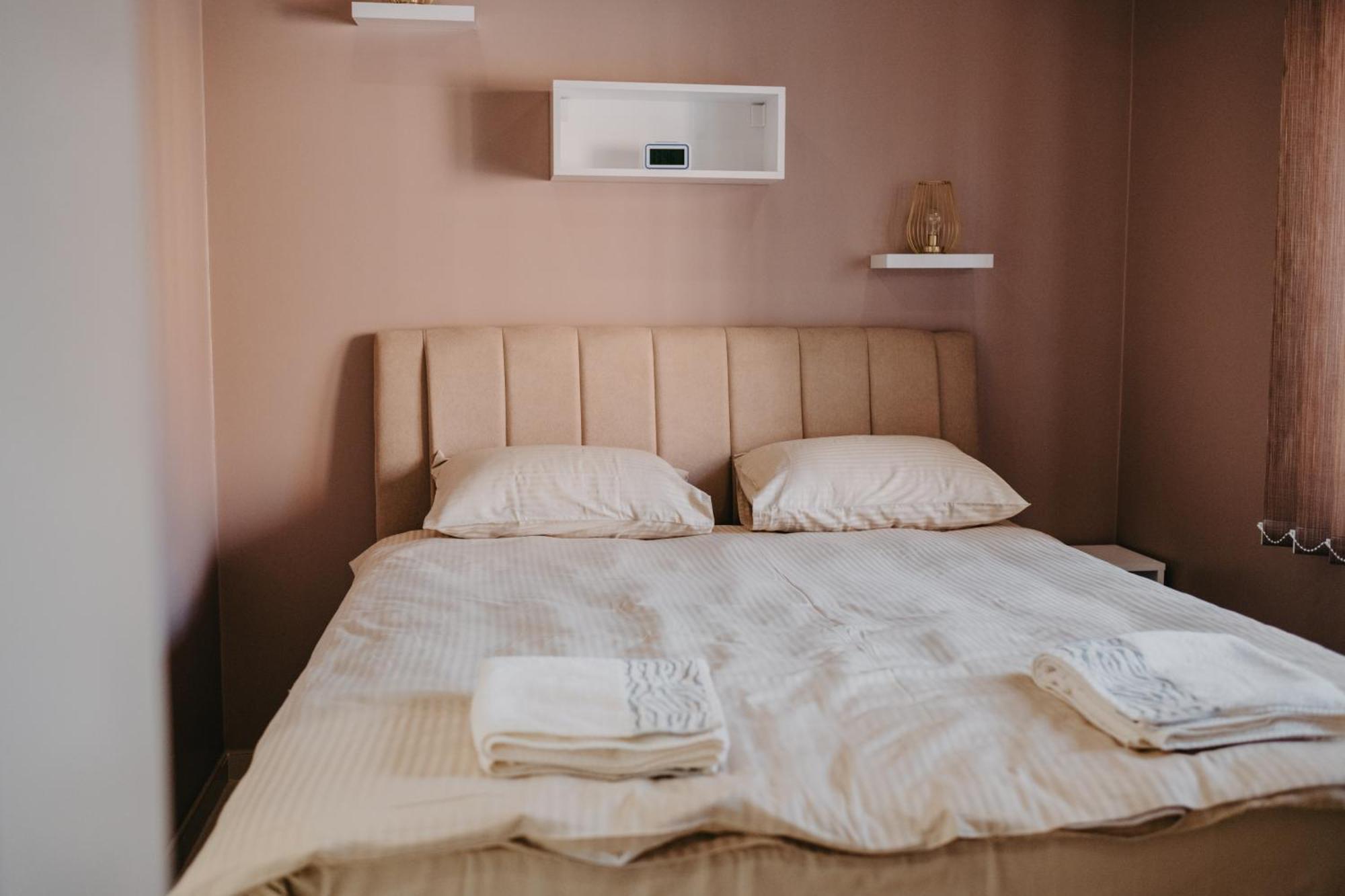 Prenociste Park Bed & Breakfast Modrica Bagian luar foto