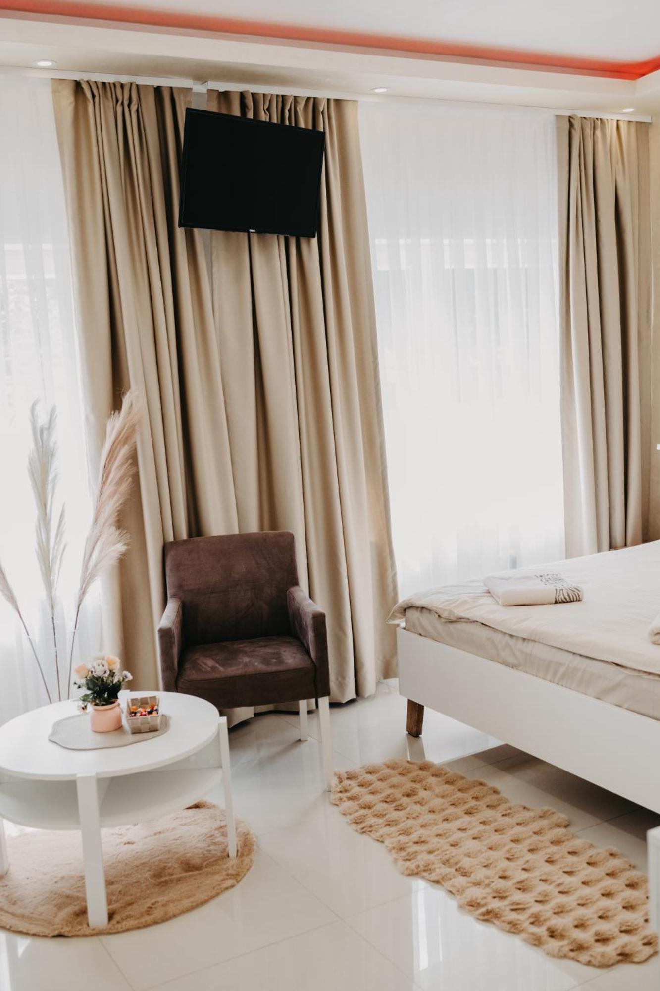 Prenociste Park Bed & Breakfast Modrica Bagian luar foto