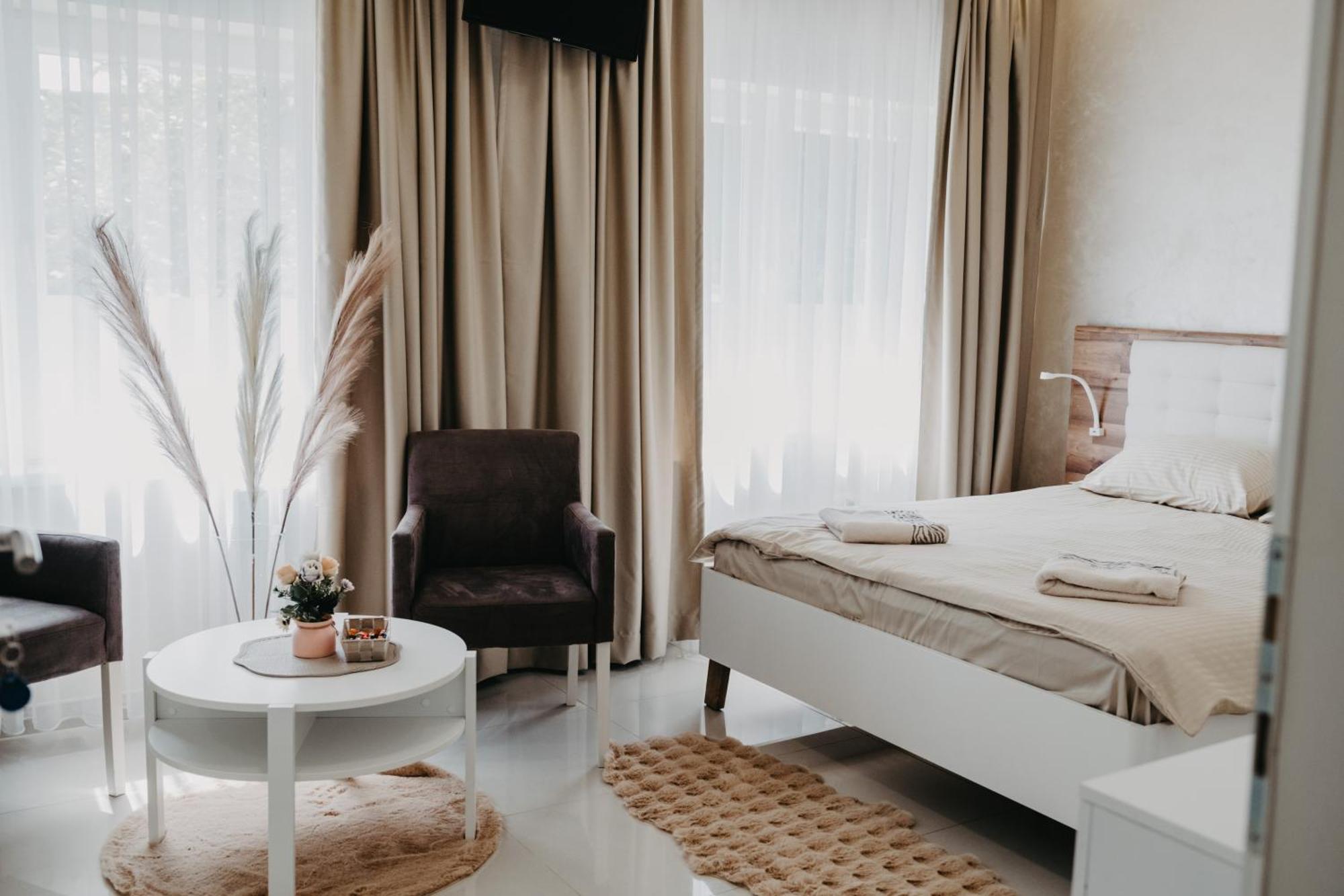 Prenociste Park Bed & Breakfast Modrica Bagian luar foto