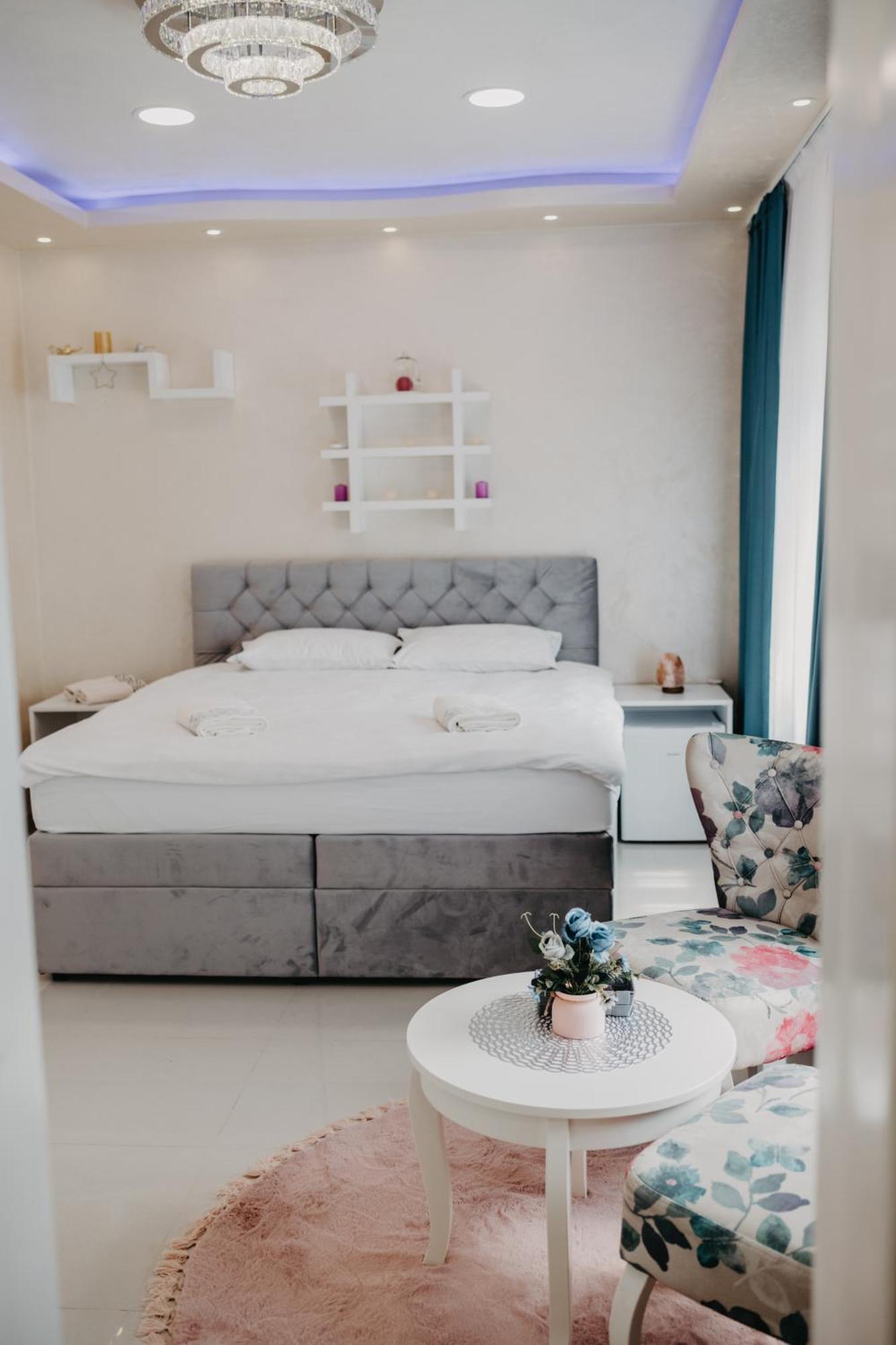 Prenociste Park Bed & Breakfast Modrica Bagian luar foto