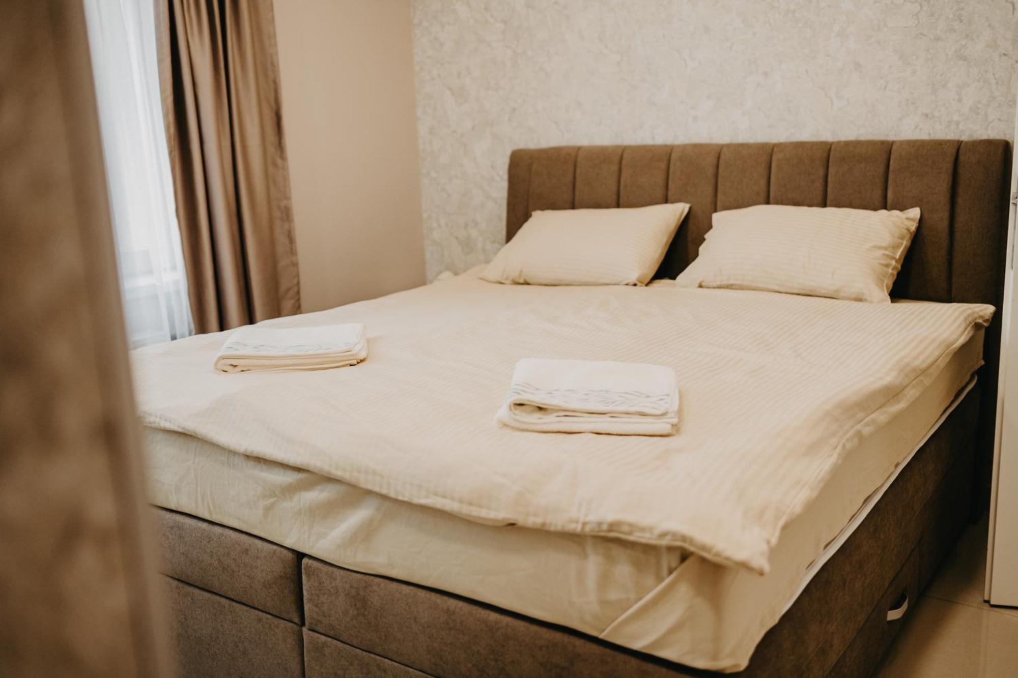 Prenociste Park Bed & Breakfast Modrica Bagian luar foto