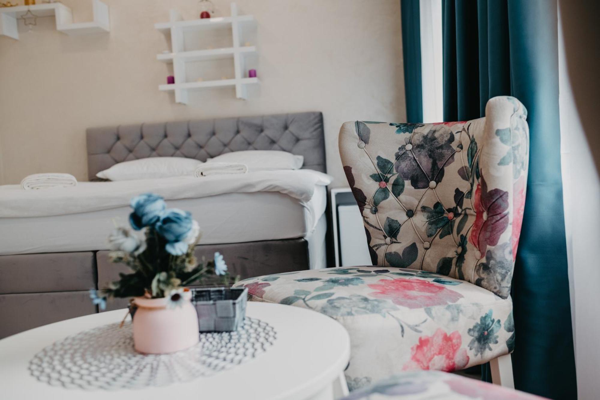 Prenociste Park Bed & Breakfast Modrica Bagian luar foto