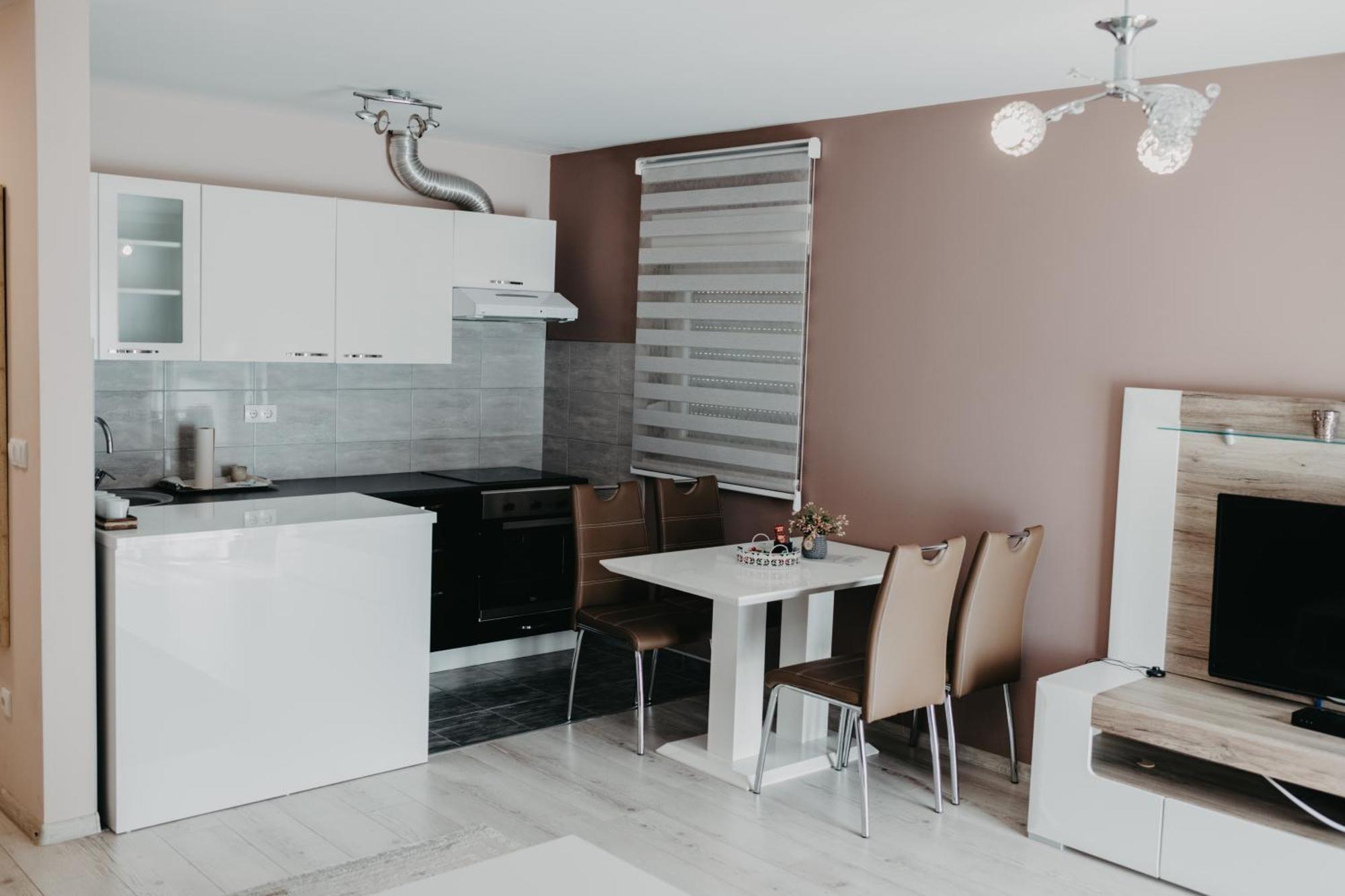 Prenociste Park Bed & Breakfast Modrica Bagian luar foto