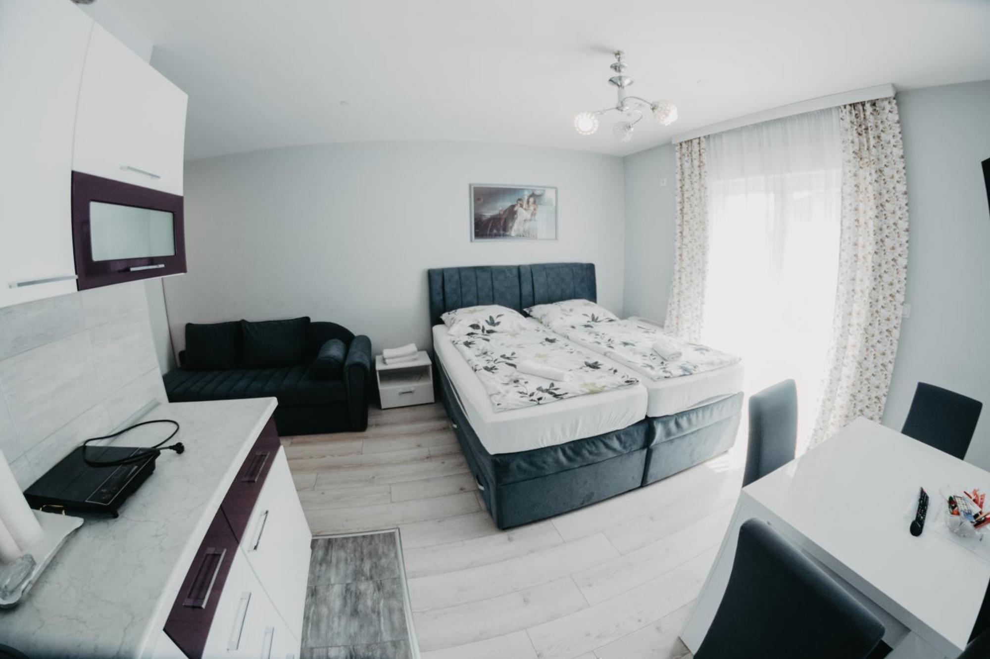 Prenociste Park Bed & Breakfast Modrica Bagian luar foto