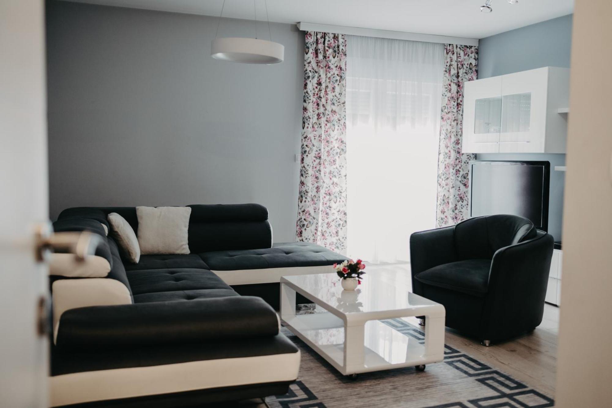 Prenociste Park Bed & Breakfast Modrica Bagian luar foto