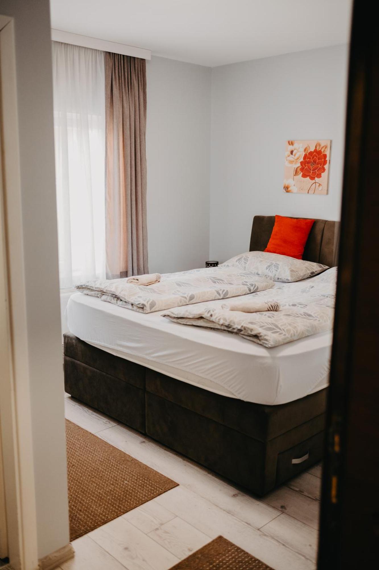 Prenociste Park Bed & Breakfast Modrica Bagian luar foto