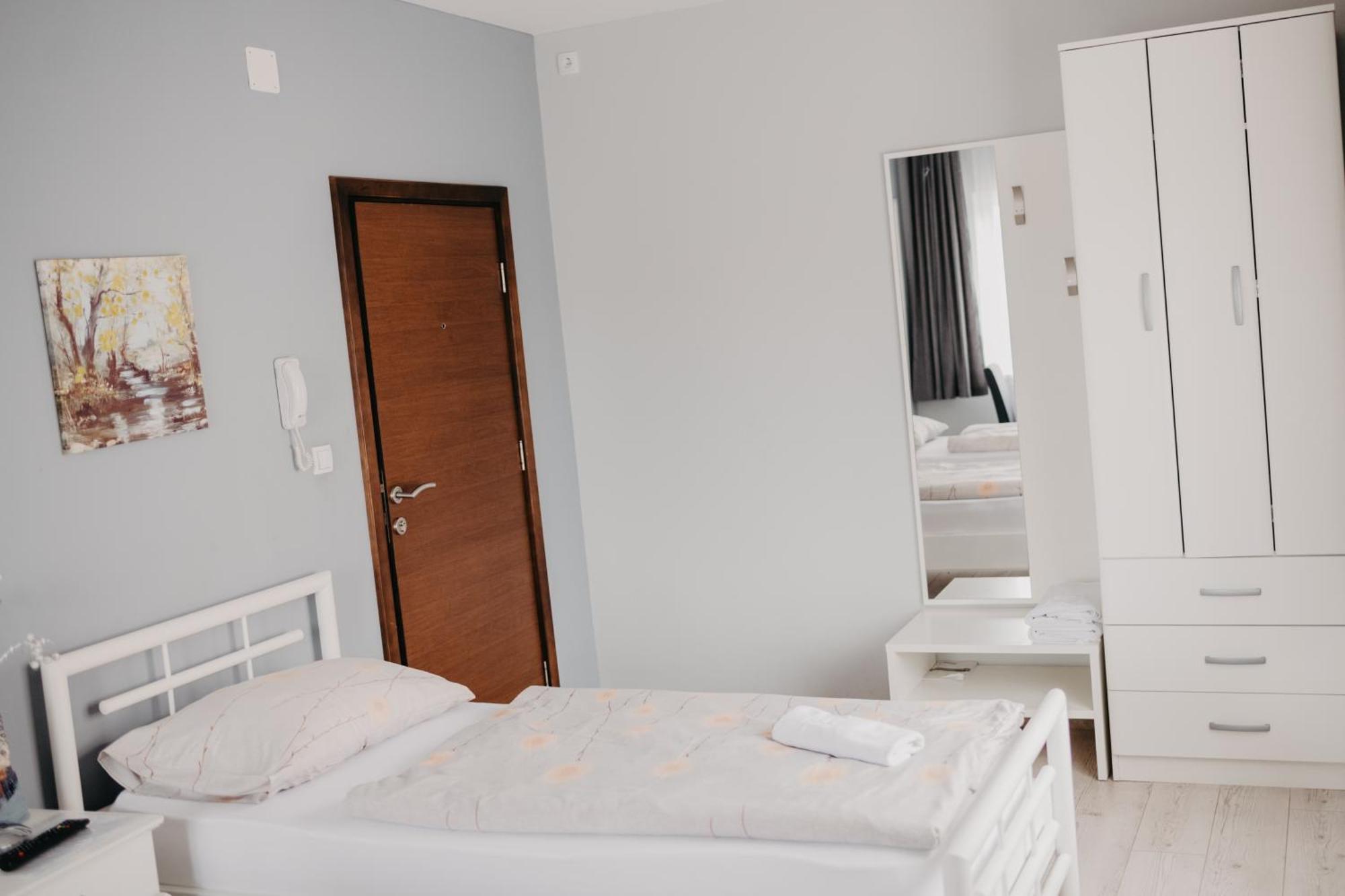 Prenociste Park Bed & Breakfast Modrica Bagian luar foto