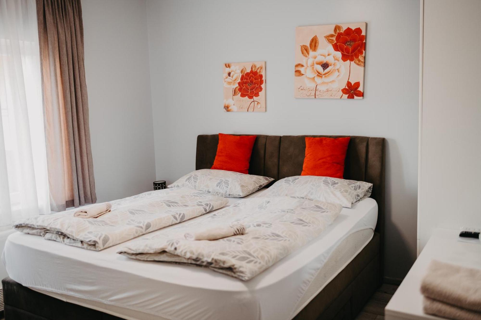 Prenociste Park Bed & Breakfast Modrica Bagian luar foto