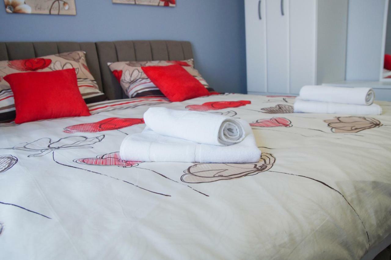 Prenociste Park Bed & Breakfast Modrica Bagian luar foto